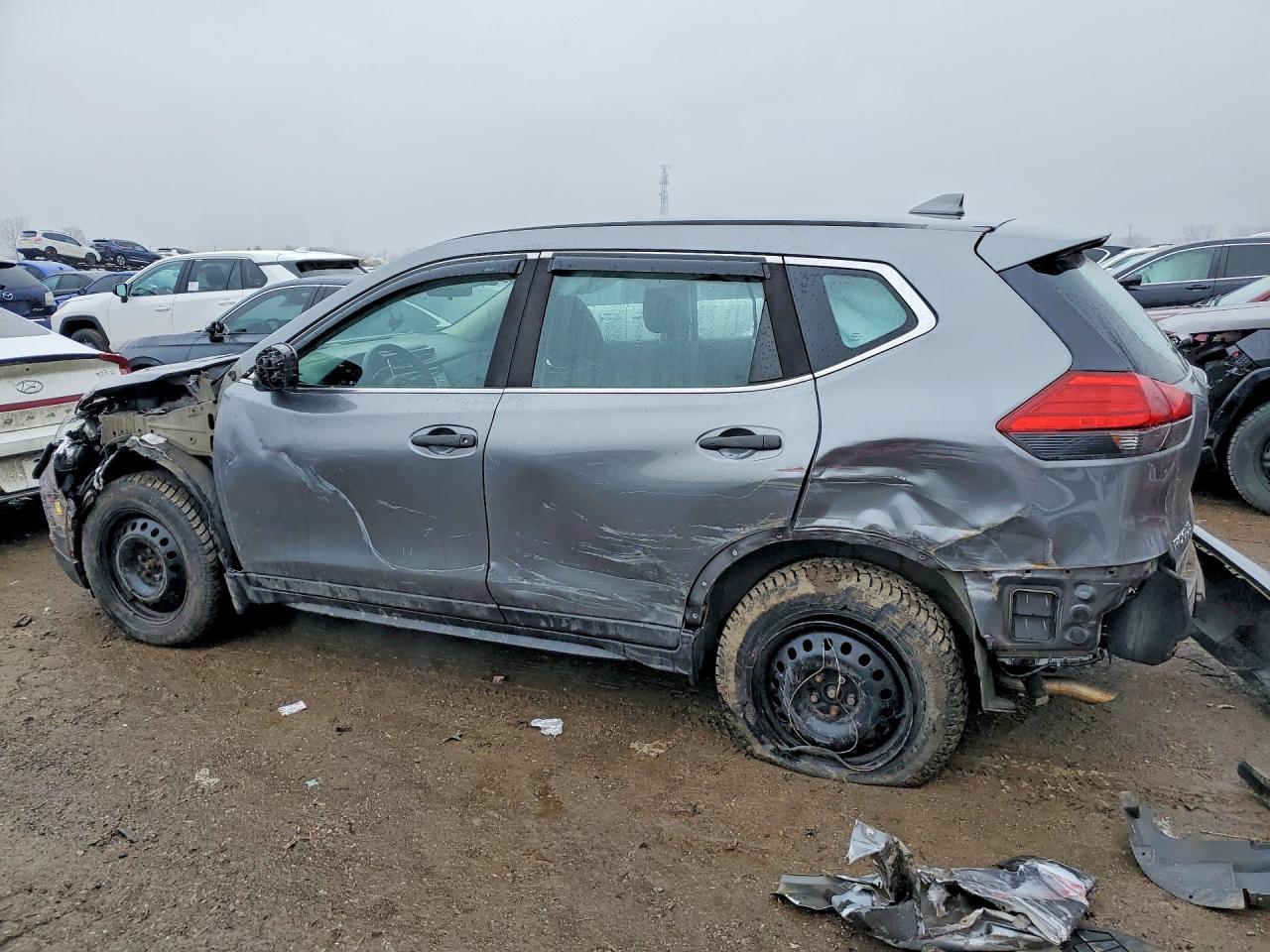 2017 Nissan Rogue S - zdjęcie 2