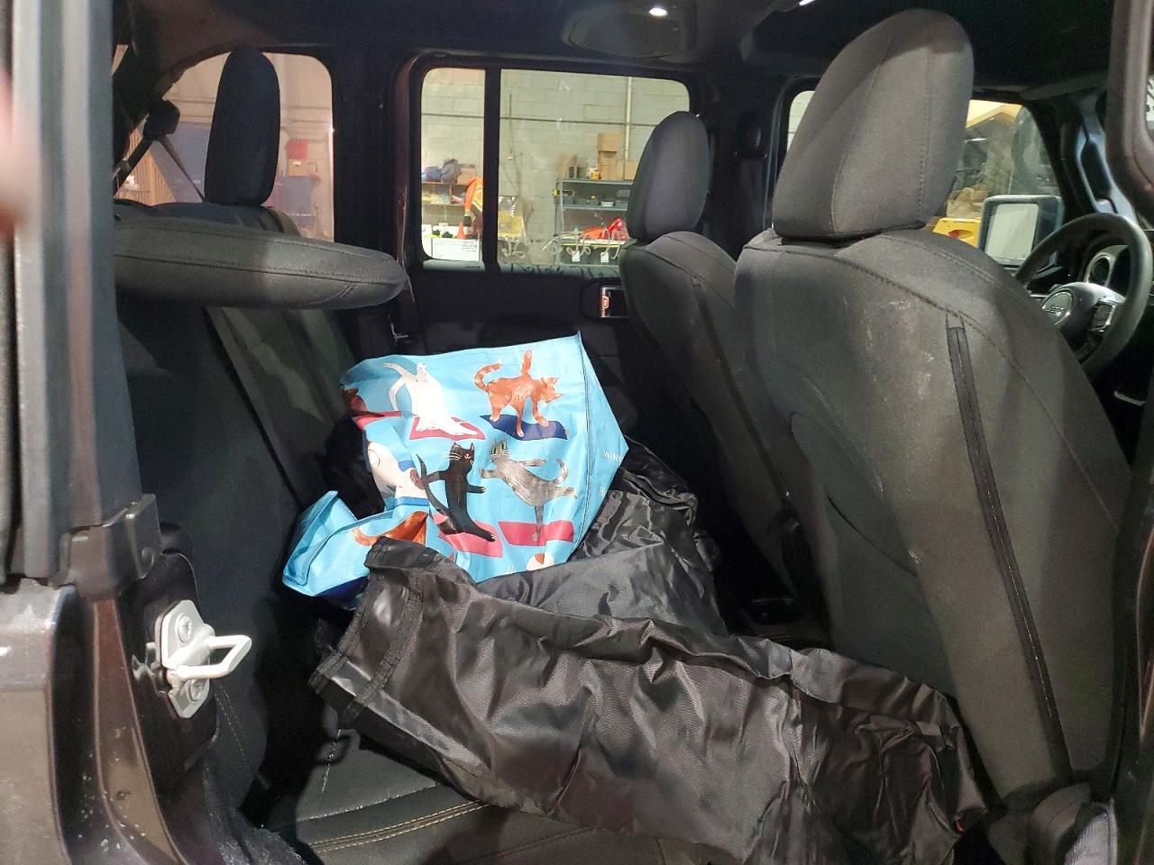 2024 Jeep Wrangler Sahara - zdjęcie 10