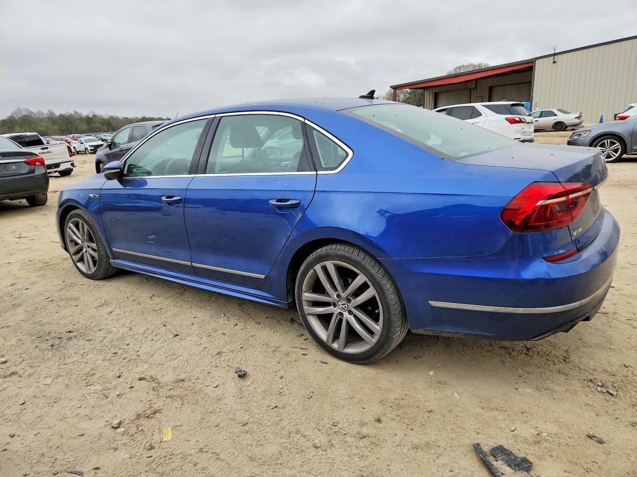 2017 Volkswagen Passat R-Line - zdjęcie 2