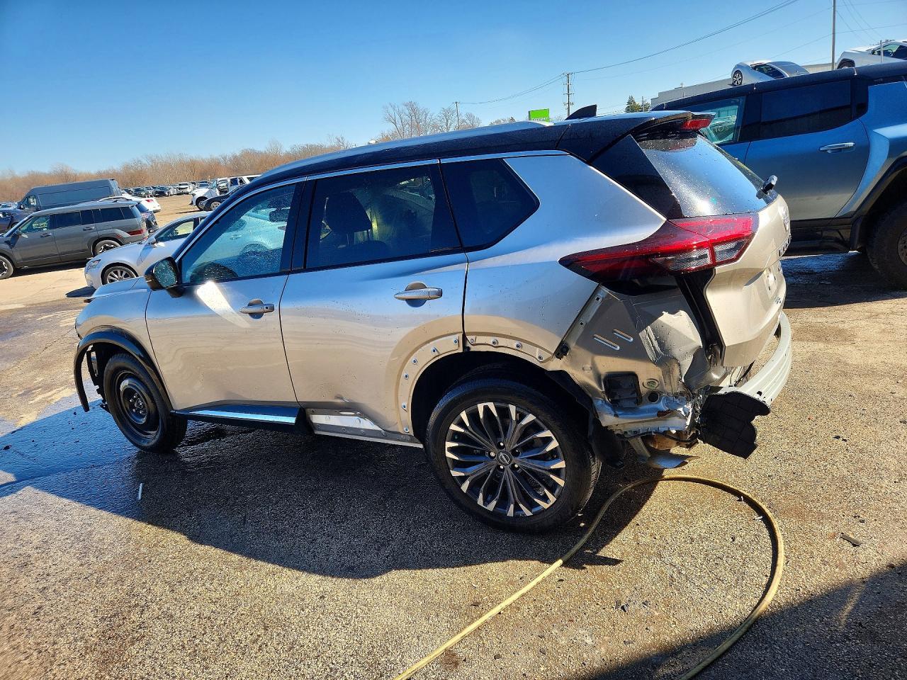 2025 Nissan Rogue Platinum - zdjęcie 2