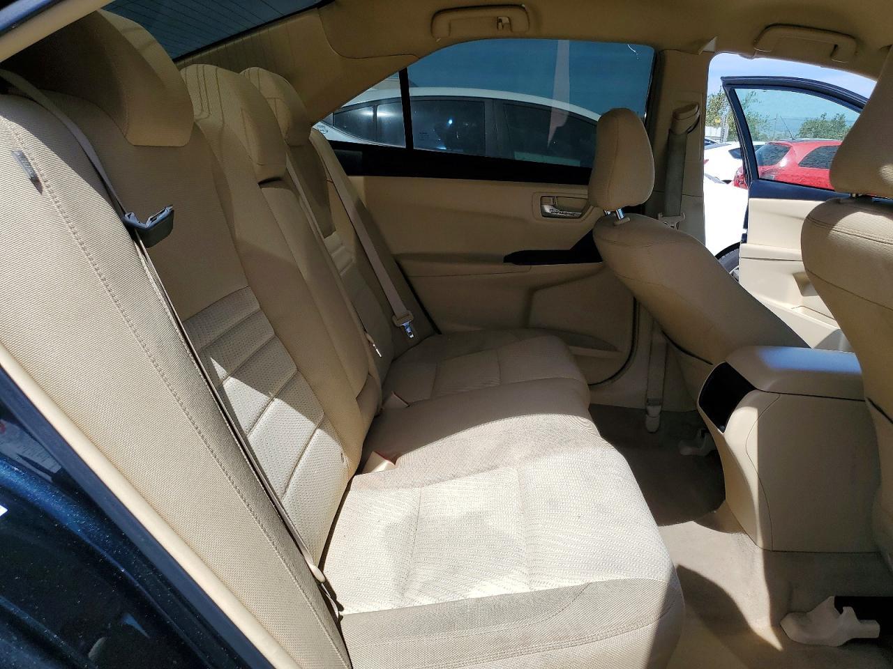 2015 Toyota Camry Le - zdjęcie 10