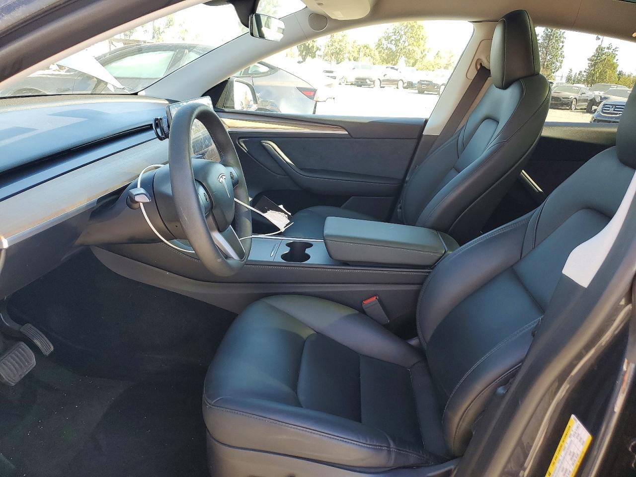 2024 Tesla Model Y - zdjęcie 7