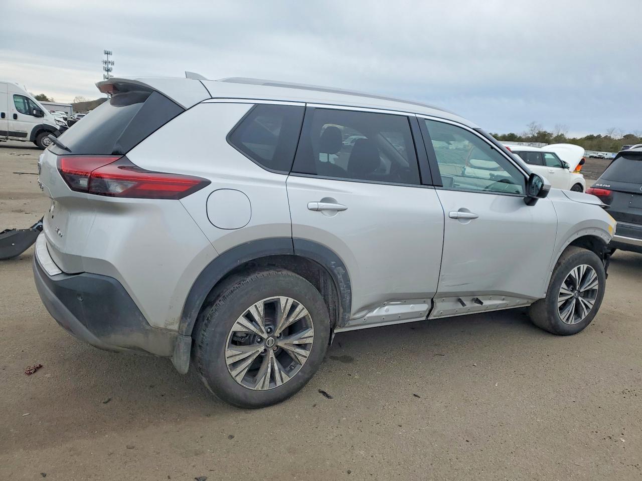 2021 Nissan Rogue Sv - zdjęcie 3