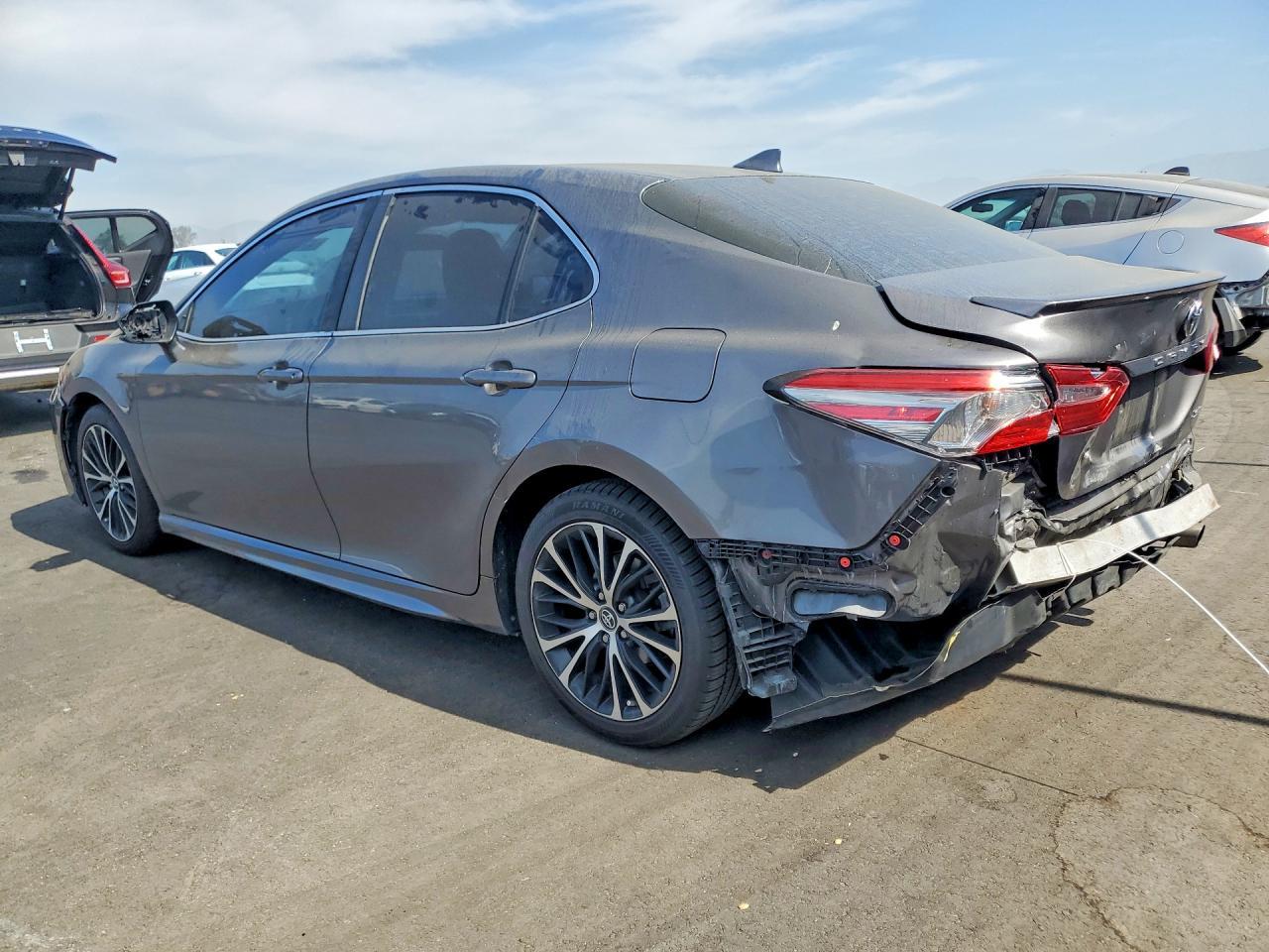 2019 Toyota Camry Se - zdjęcie 2