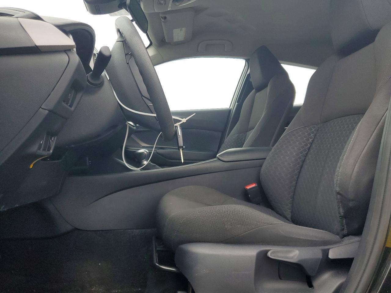 2020 Toyota C-Hr Le - zdjęcie 7