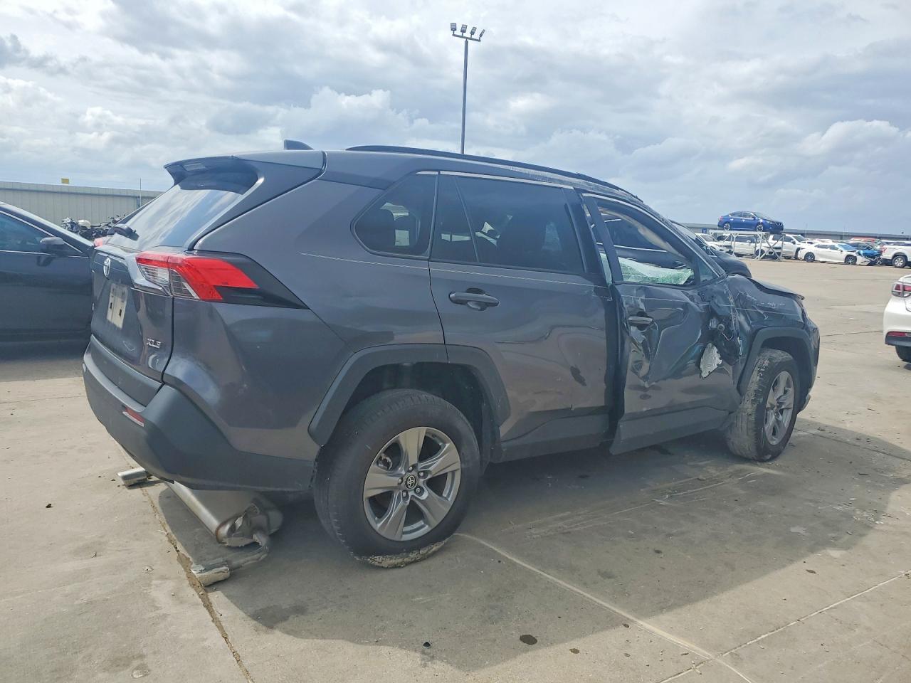 2024 Toyota Rav4 Xle - zdjęcie 3