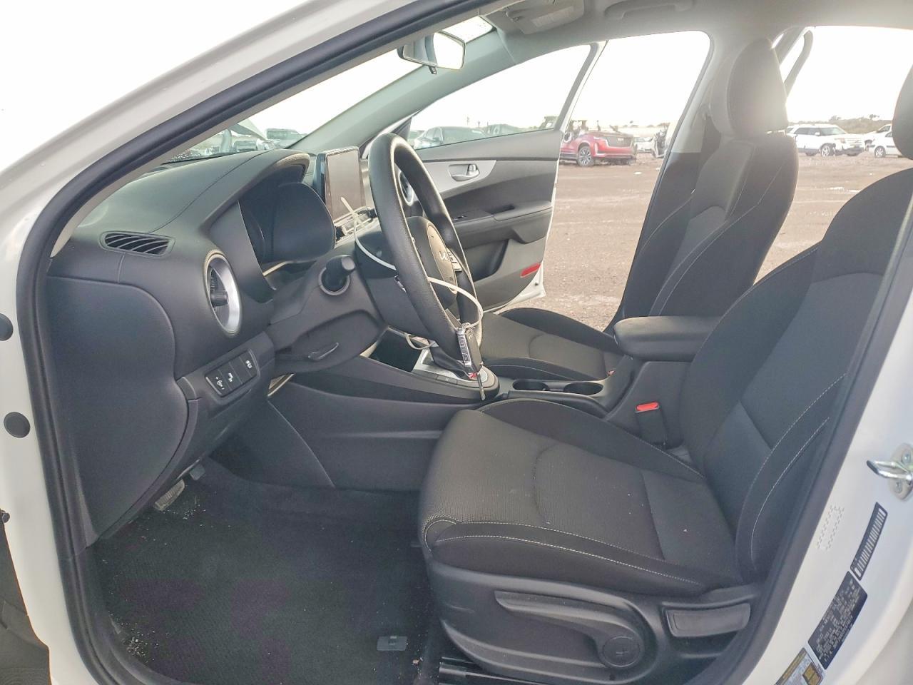 2023 Kia Forte Lxs - zdjęcie 7