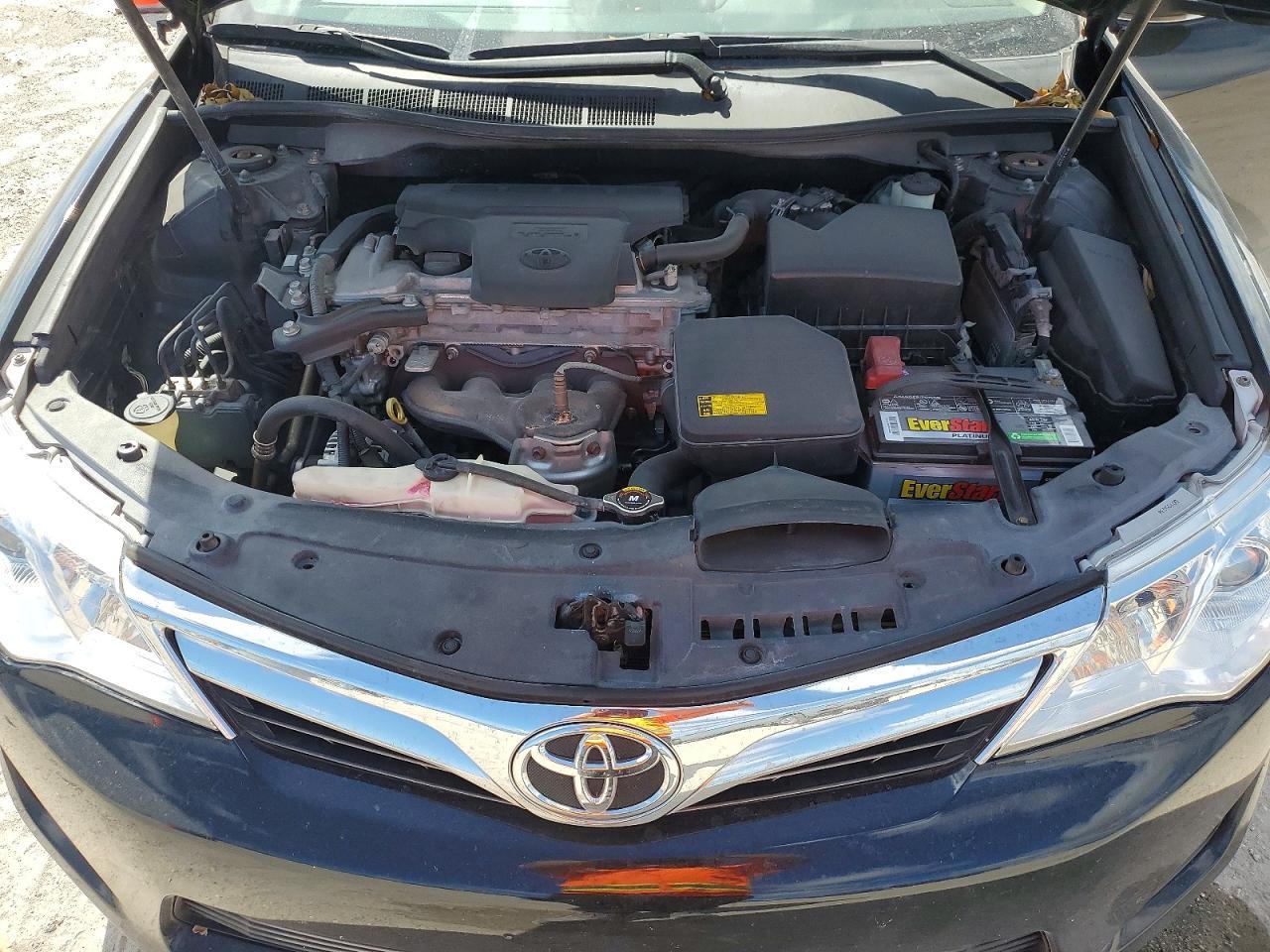 2013 Toyota Camry Le - zdjęcie 11