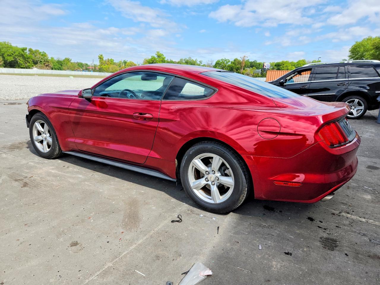2015 Ford Mustang - zdjęcie 2