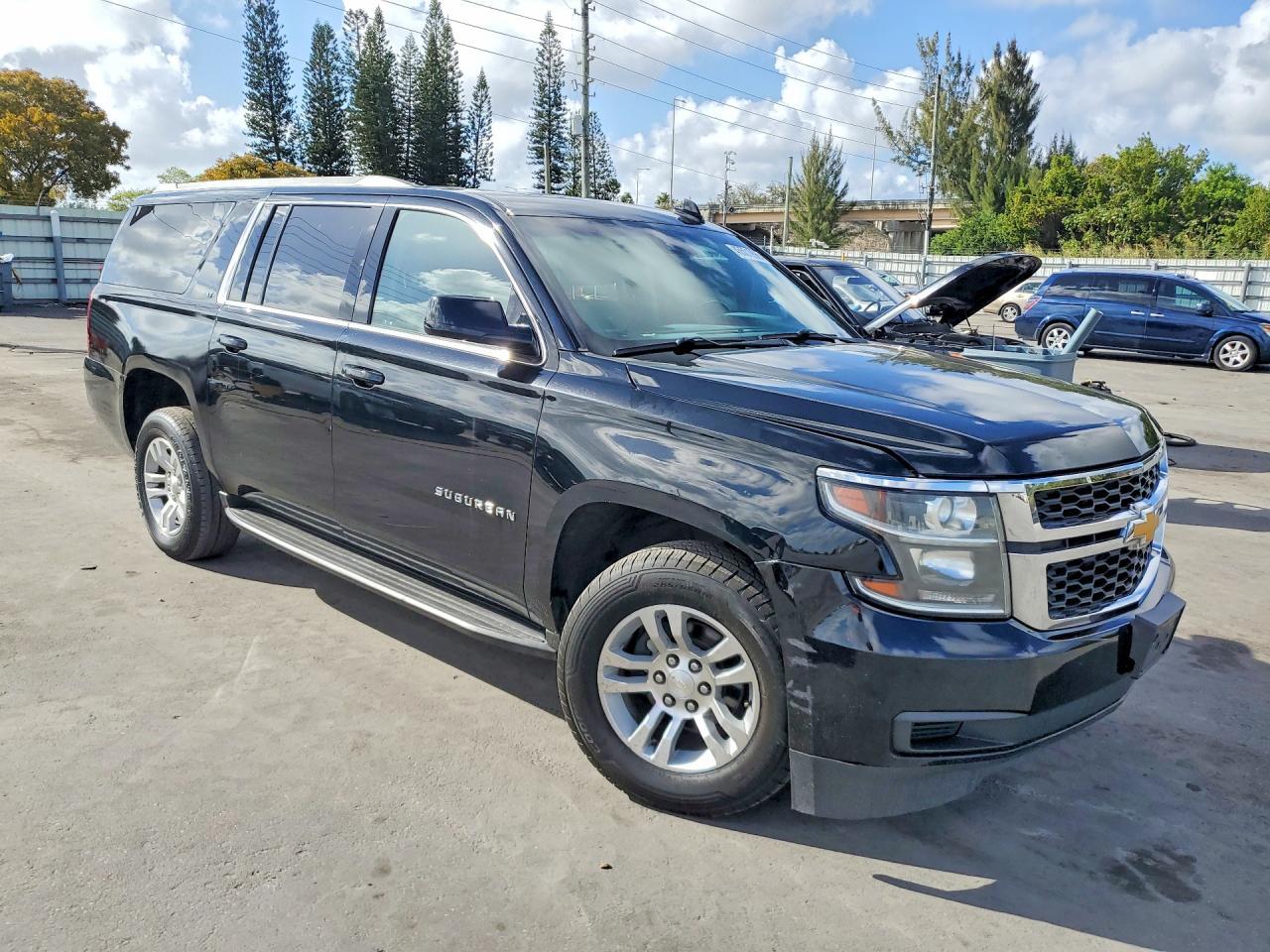 2019 Chevrolet Suburban K1500 Lt - zdjęcie 4