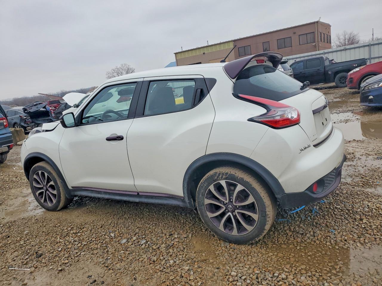 2015 Nissan Juke S - zdjęcie 2