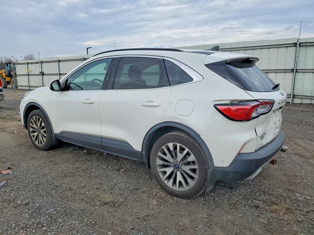 2020 Ford Escape Titanium - zdjęcie 2