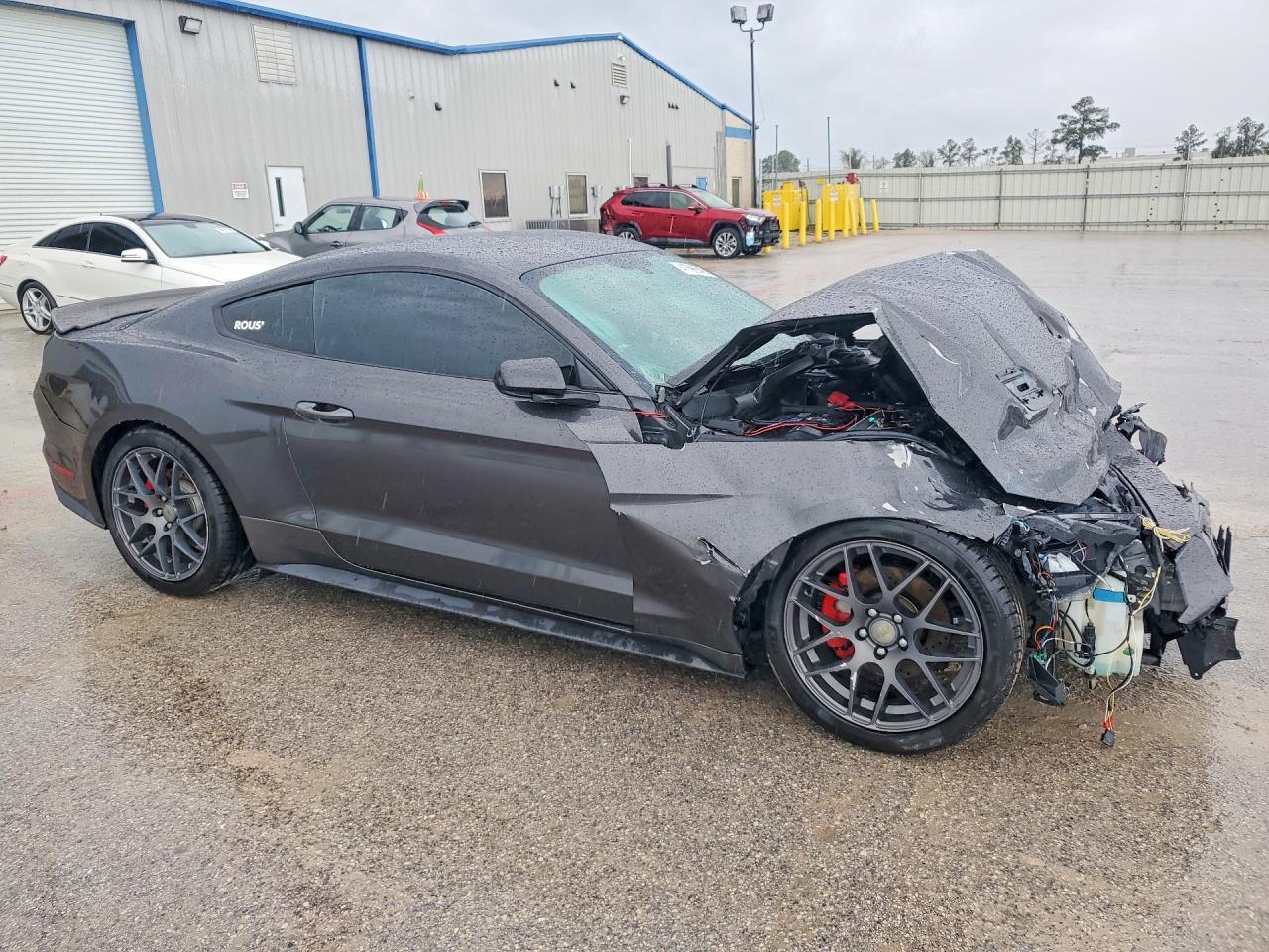 2020 Ford Mustang - zdjęcie 4