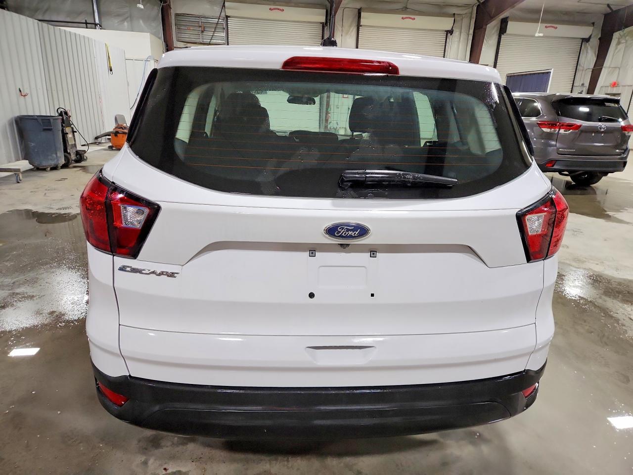 2019 Ford Escape S - zdjęcie 6