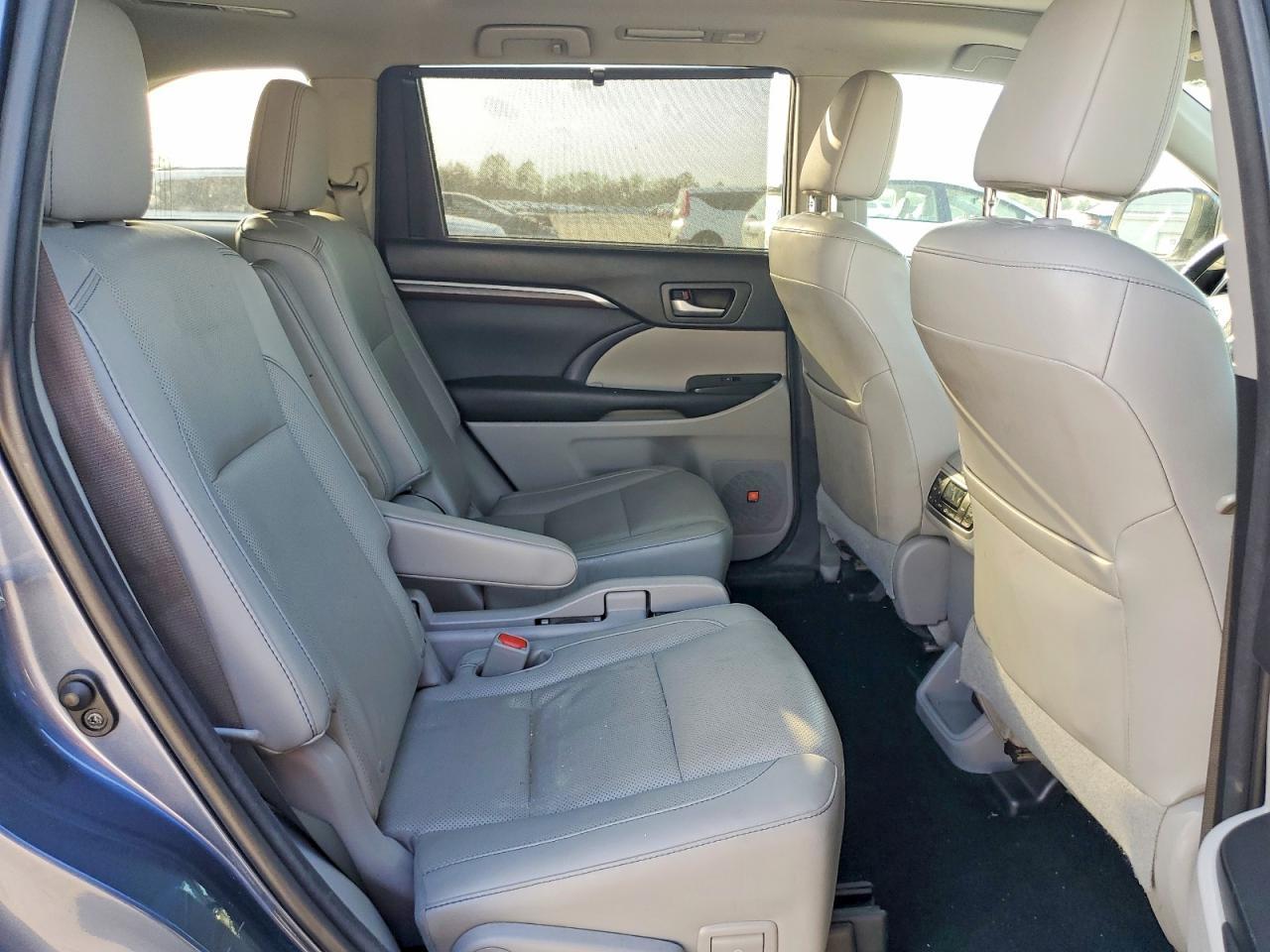 2015 Toyota Highlander Base - zdjęcie 11