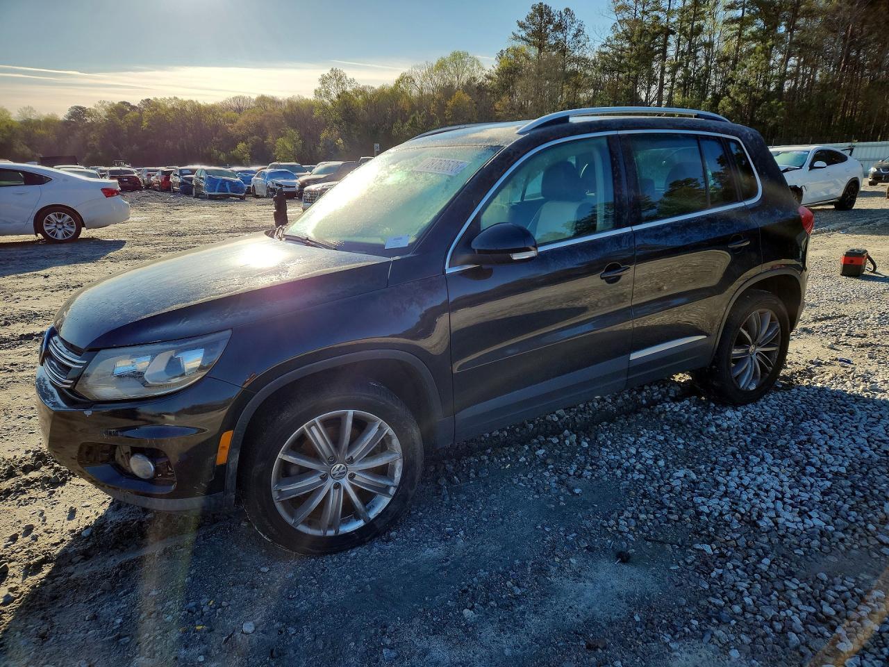 2016 Volkswagen Tiguan S - zdjęcie główne