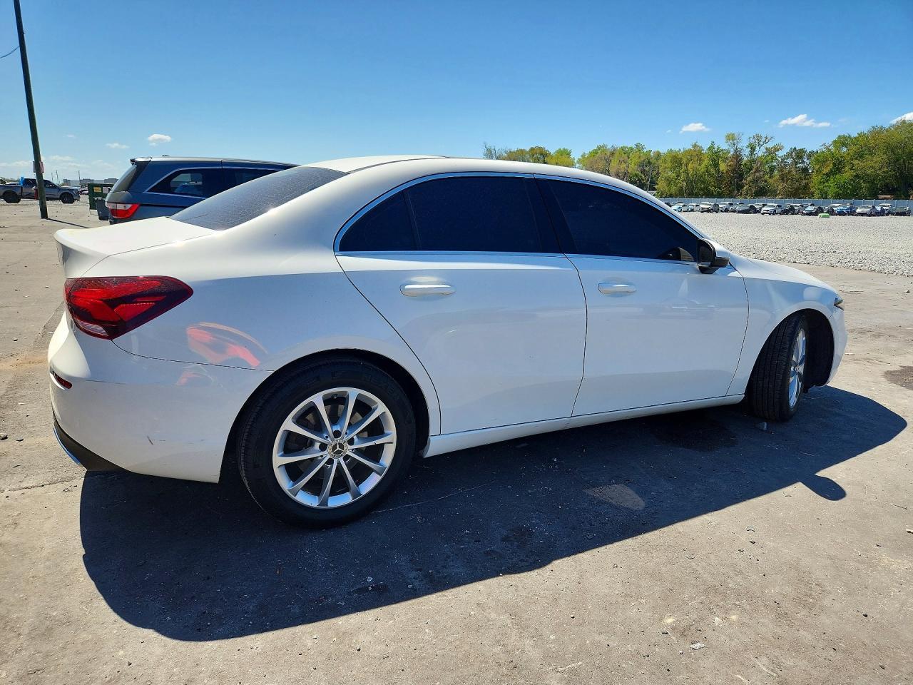 2020 Mercedes-Benz A 220 - zdjęcie 3