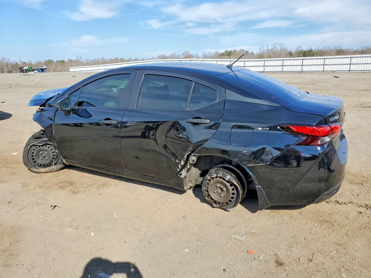 2021 Nissan Versa S - zdjęcie 2