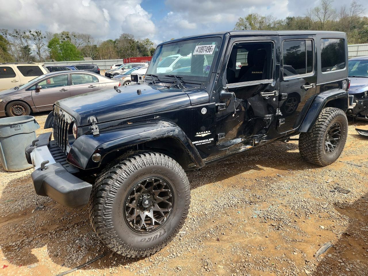 2015 Jeep Wrangler Unlimited Sahara - zdjęcie główne
