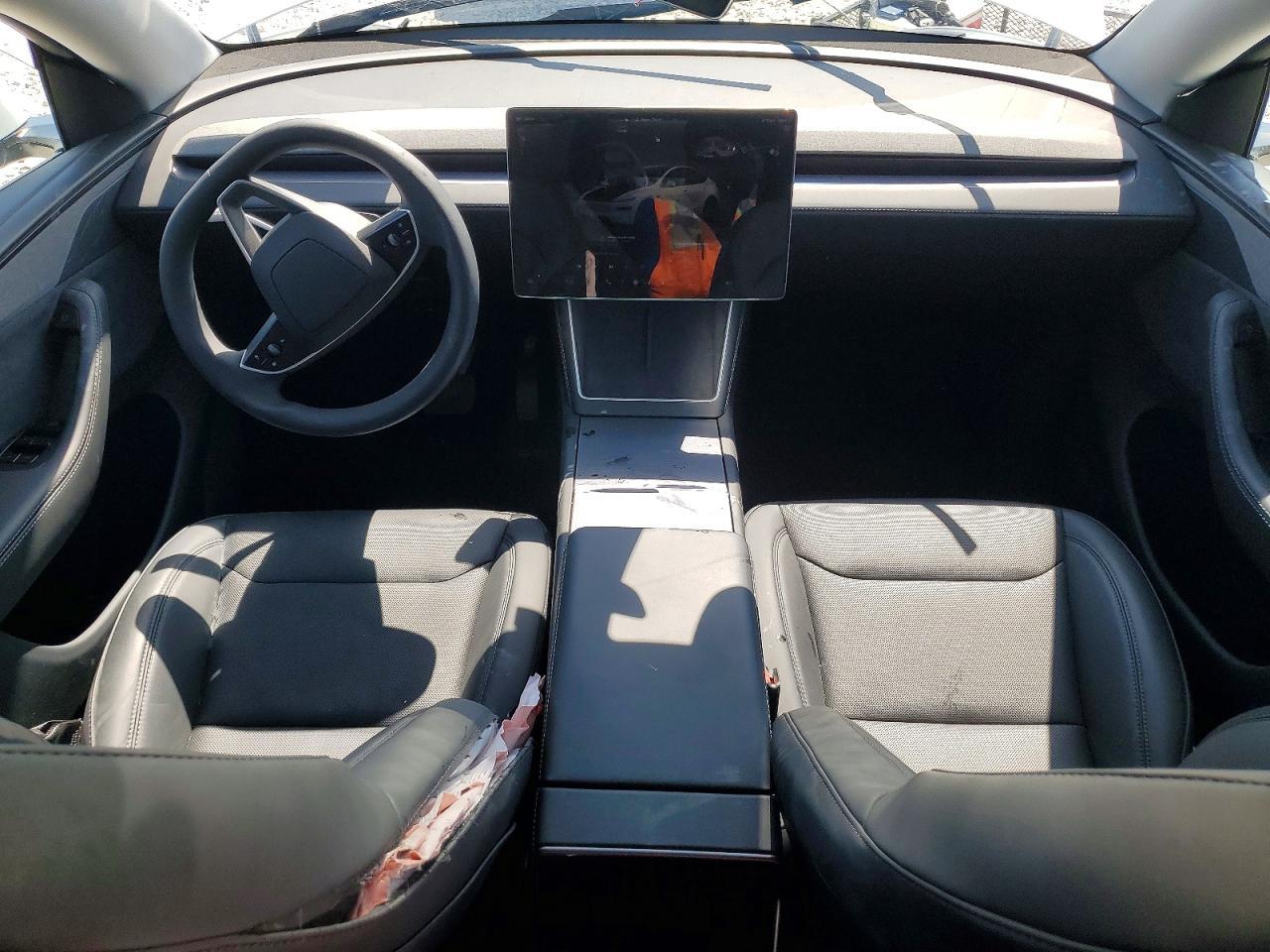 2026 Tesla Model Y - zdjęcie 8