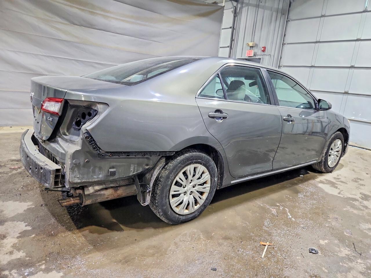 2014 Toyota Camry Le - zdjęcie 3