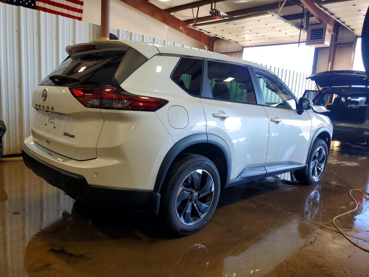 2024 Nissan Rogue Sv - zdjęcie 3