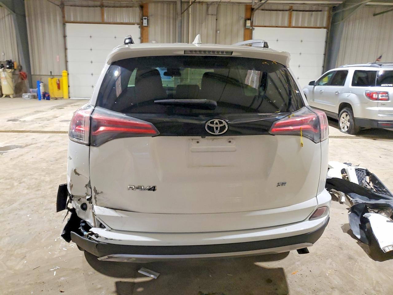 2017 Toyota Rav4 Se - zdjęcie 6