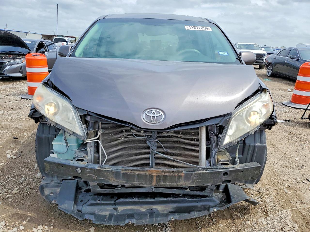 2013 Toyota Sienna Le 8-Passenger - zdjęcie 5