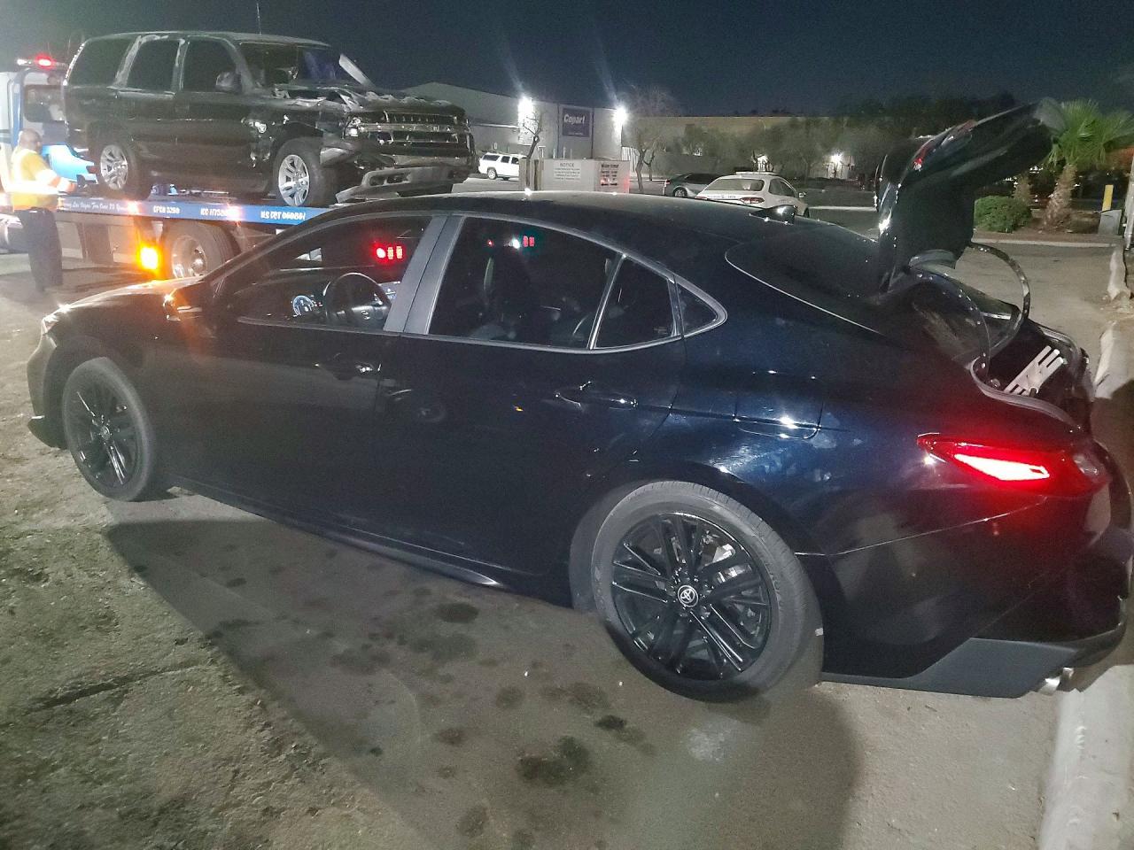 2025 Toyota Camry - zdjęcie 2