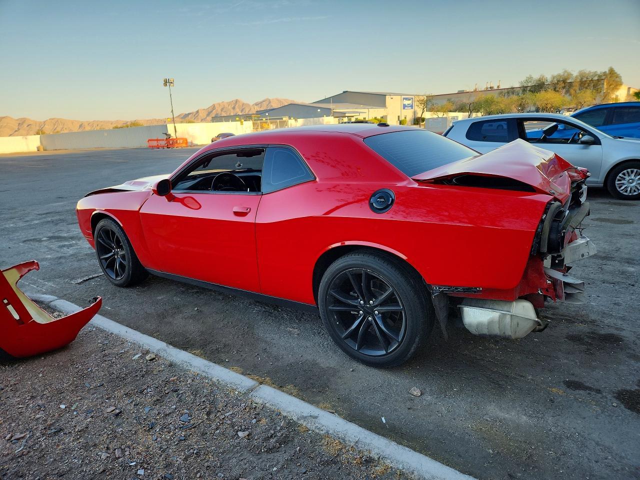 2016 Dodge Challenger Sxt - zdjęcie 2