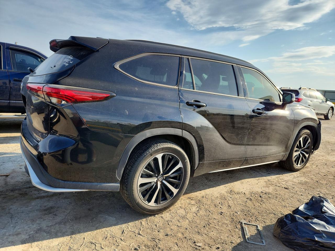 2021 Toyota Highlander Xse - zdjęcie 3