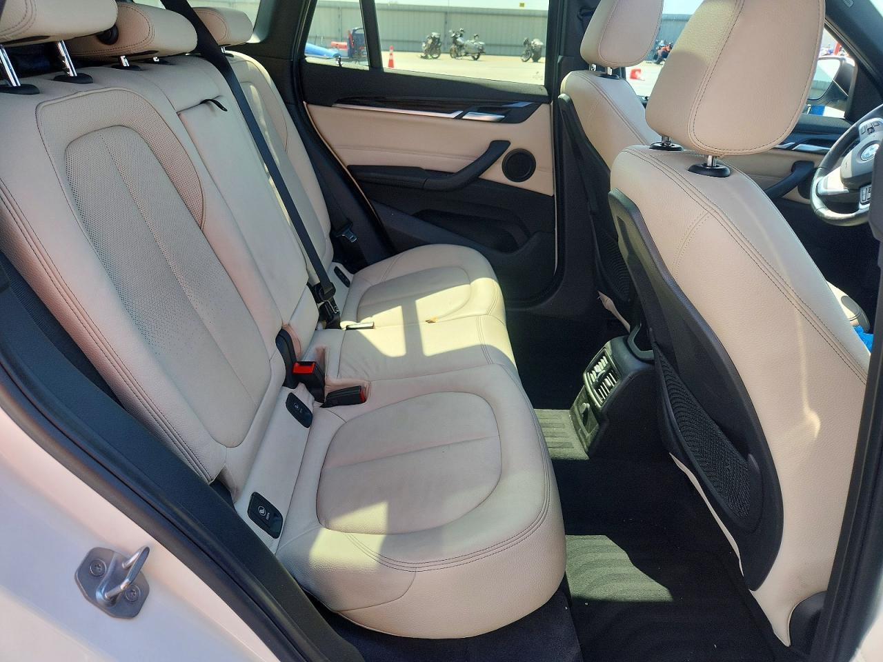 2016 BMW X1 xDrive28I - zdjęcie 10