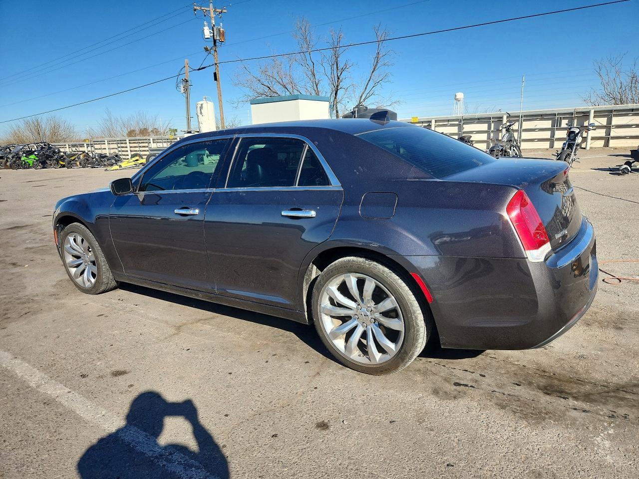 2018 Chrysler 300 Limited - zdjęcie 2