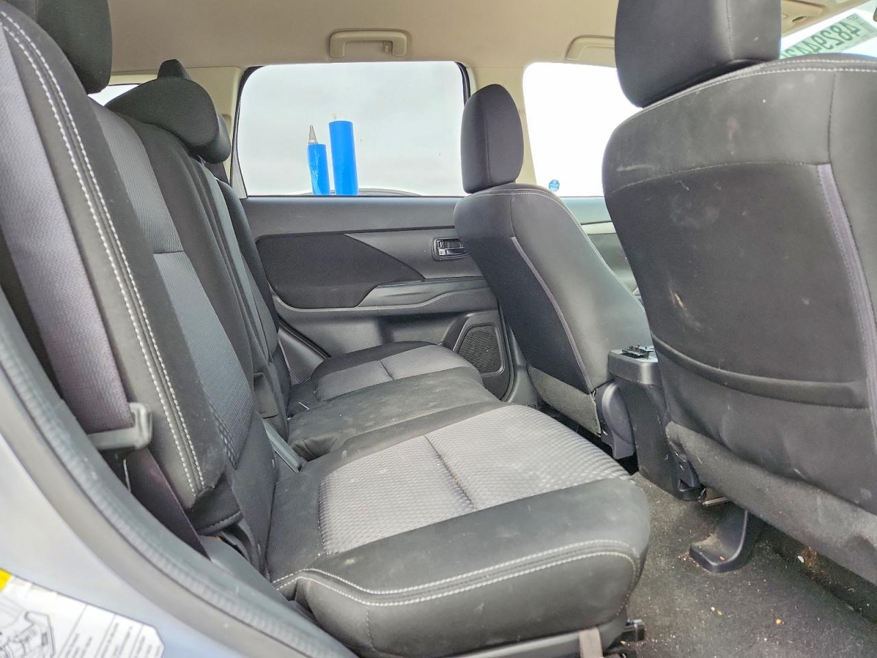 2016 Mitsubishi Outlander Es - zdjęcie 11