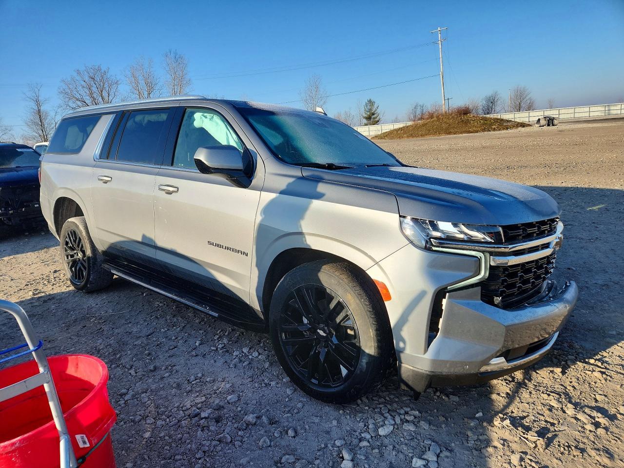 2023 Chevrolet Suburban K1500 Ls - zdjęcie 4