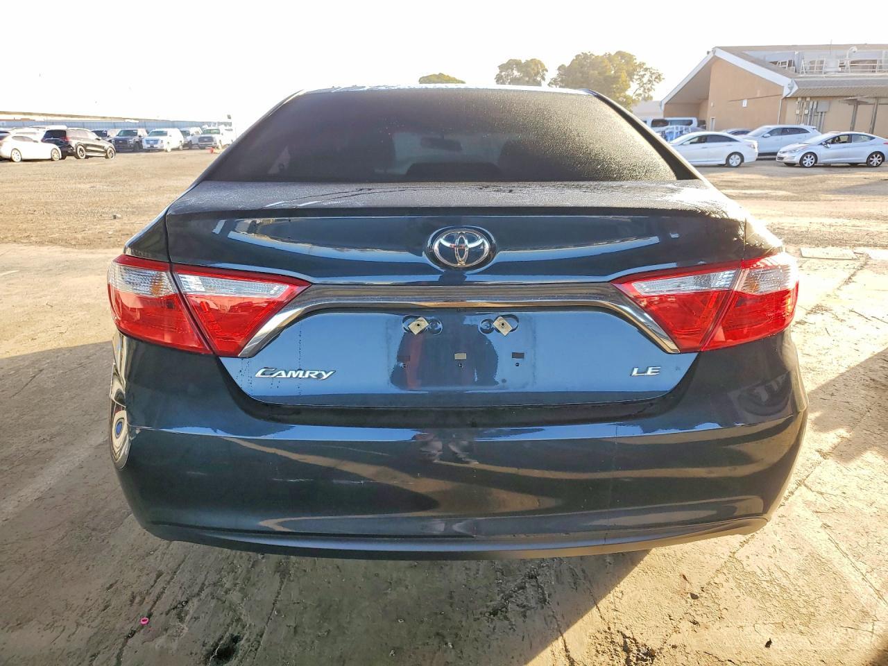 2016 Toyota Camry Le - zdjęcie 6
