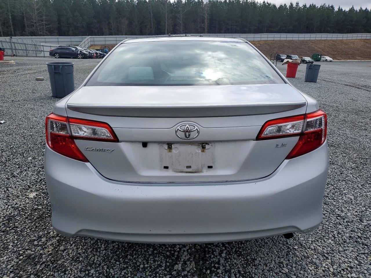 2014 Toyota Camry Le - zdjęcie 6