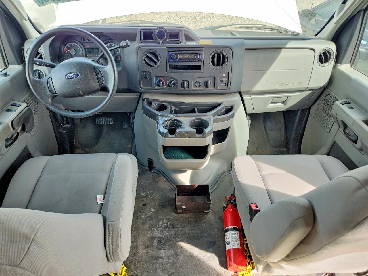 2013 Ford Econoline E250 Van - zdjęcie 8