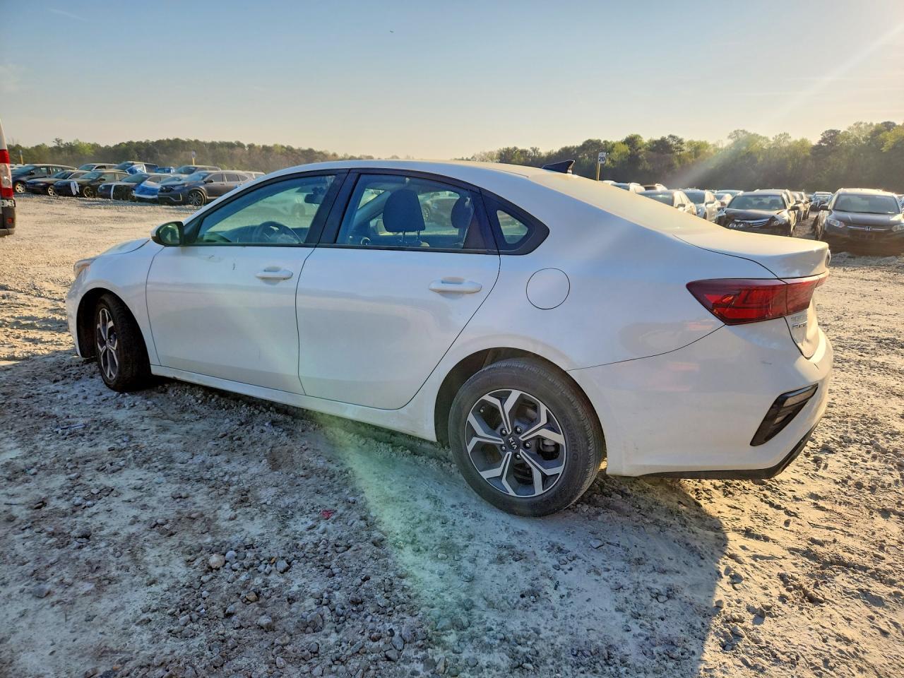 2020 Kia Forte Lxs - zdjęcie 2