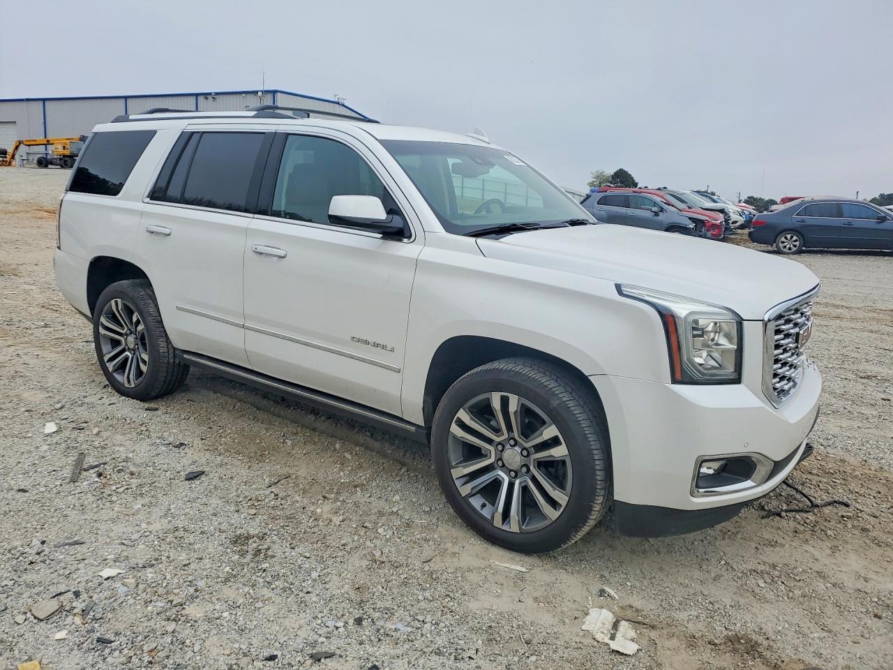2019 GMC Yukon Denali - zdjęcie 4