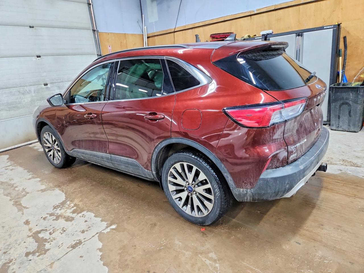 2021 Ford Escape Titanium - zdjęcie 2