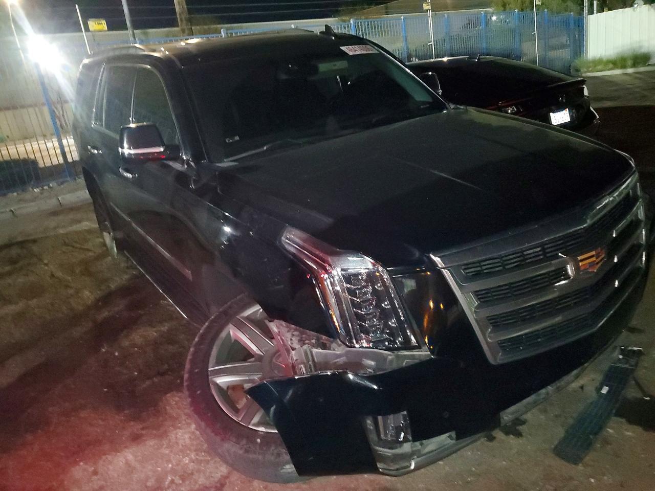 2016 Cadillac Escalade Luxury - zdjęcie 4