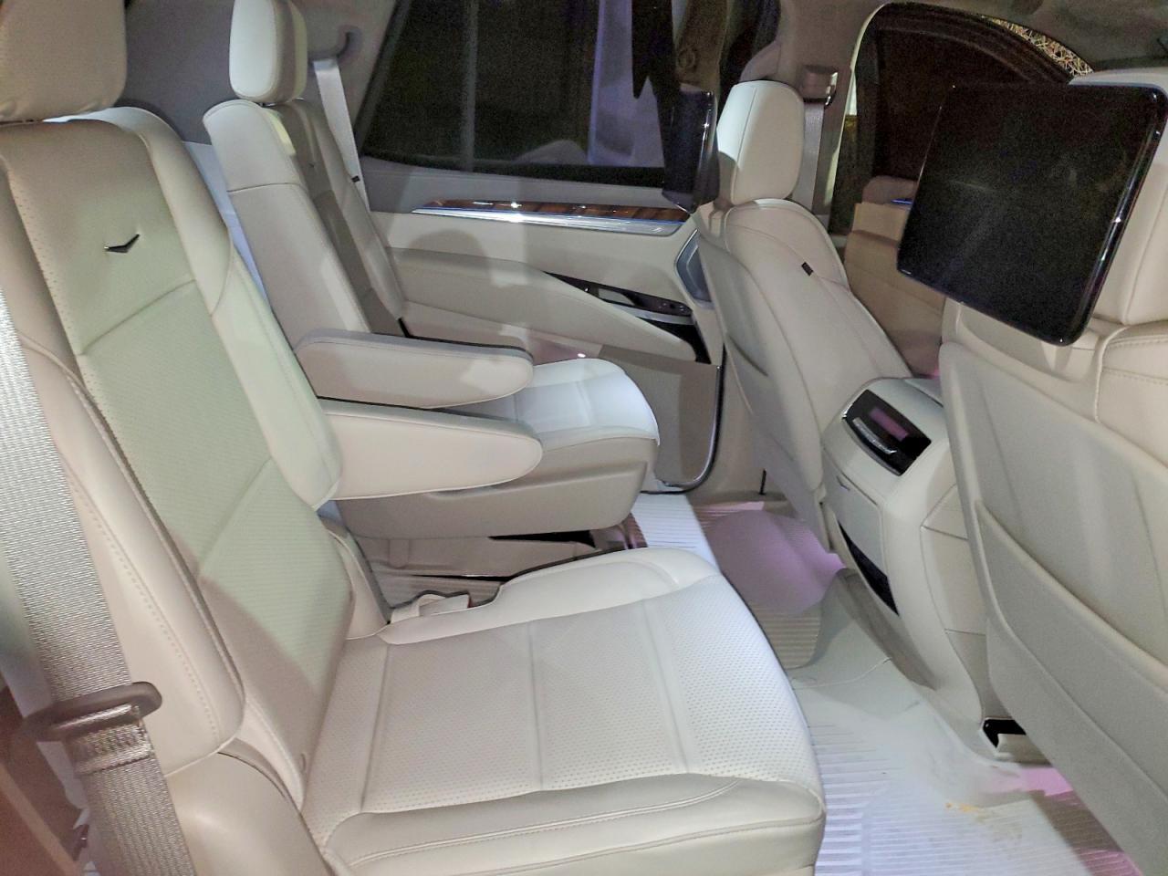 2026 Cadillac Escalade Sport Platinum - zdjęcie 11