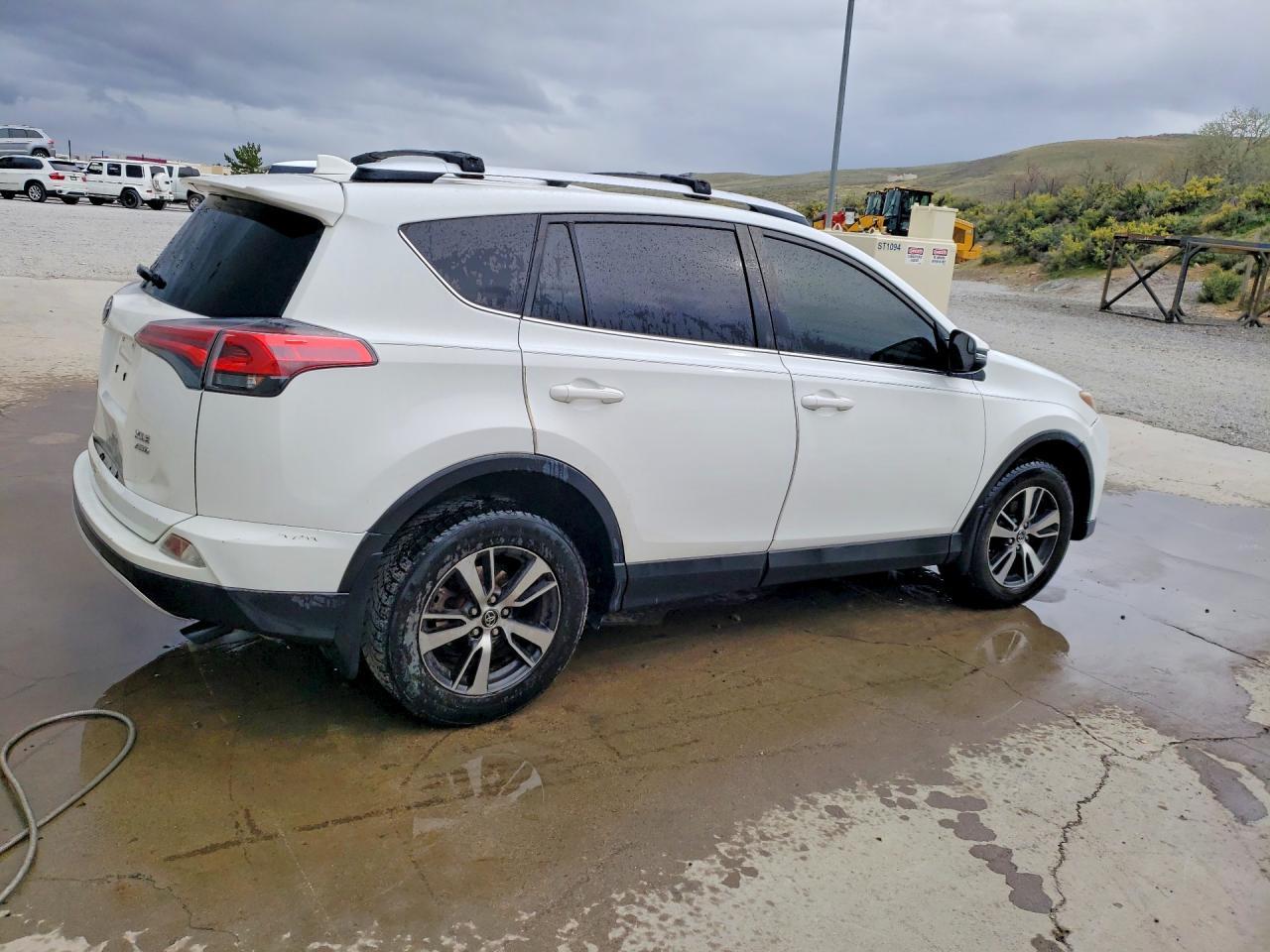 2016 Toyota Rav4 Xle - zdjęcie 3