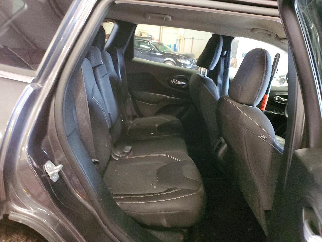 2015 Jeep Cherokee Latitude - zdjęcie 11