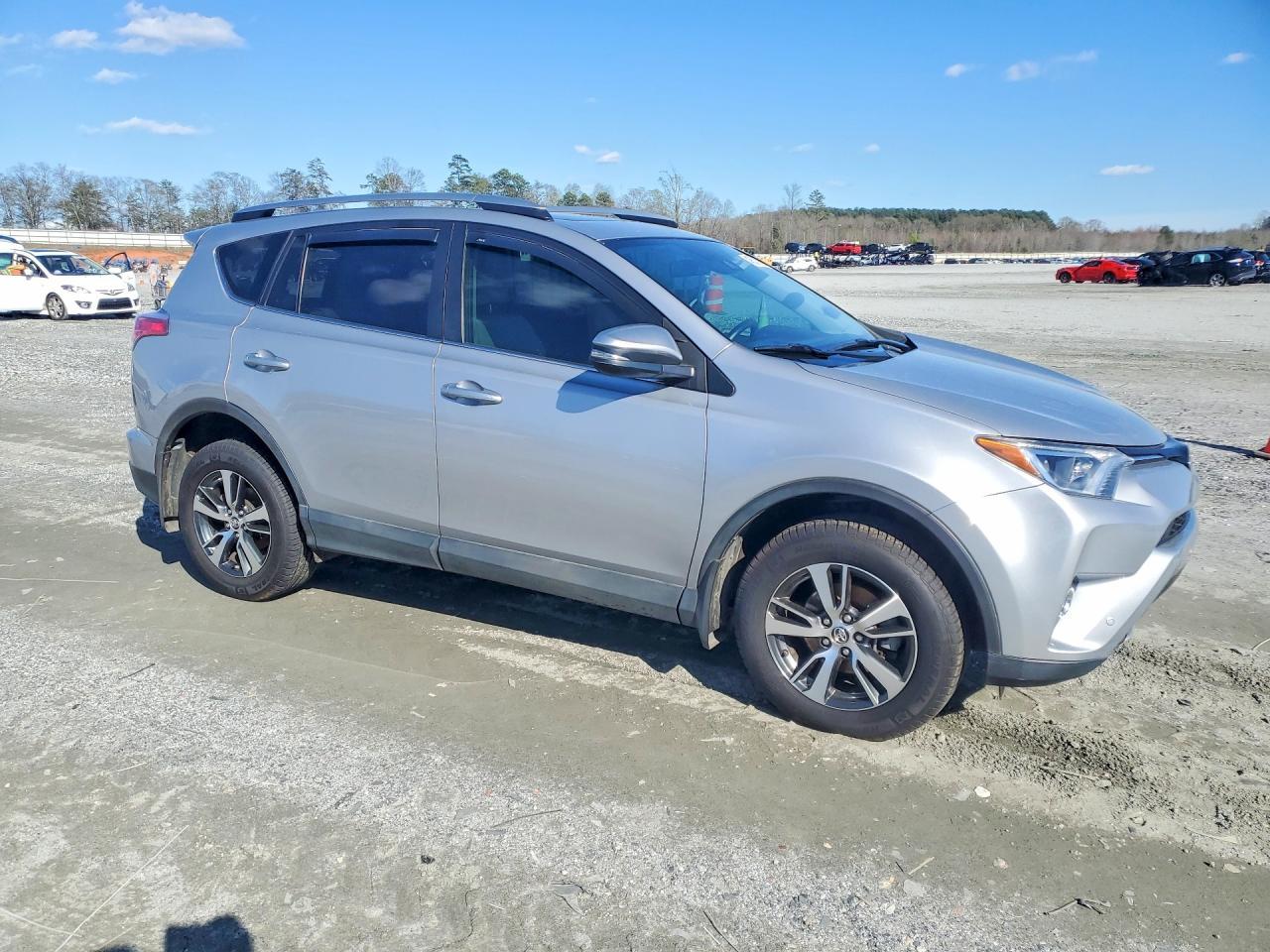 2017 Toyota Rav4 Xle - zdjęcie 4