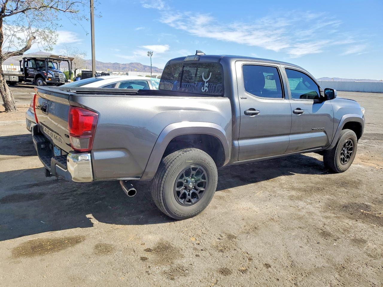 2019 Toyota Tacoma Sr5 - zdjęcie 3