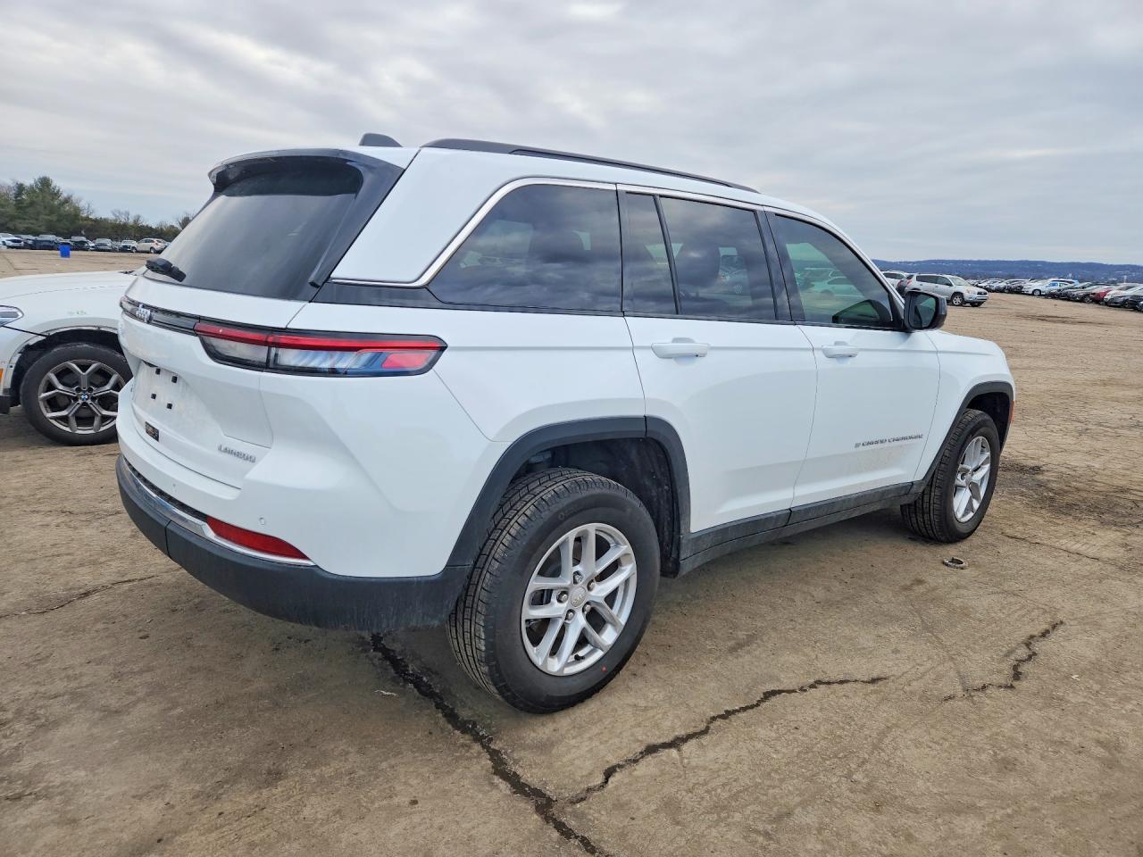 2025 Jeep Grand Cherokee Laredo - zdjęcie 3