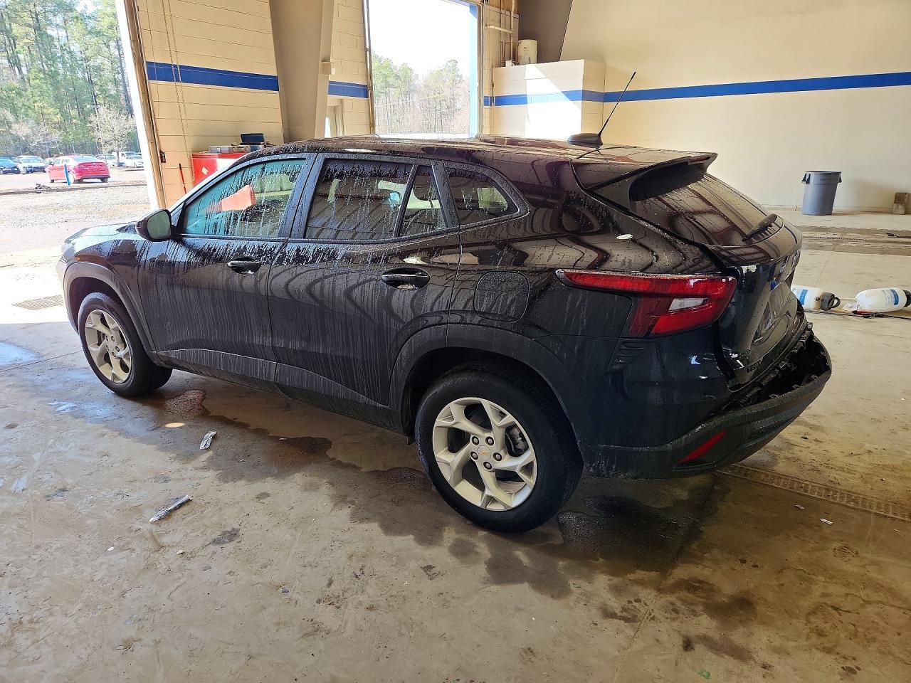 2024 Chevrolet Trax Ls - zdjęcie 2