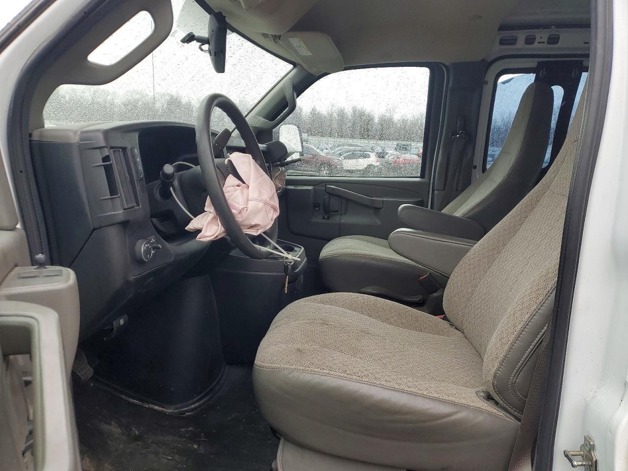 2023 GMC Savana G2500 - zdjęcie 7